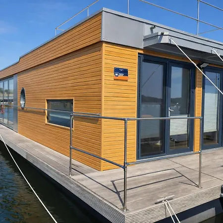 Hausboot Tollow * 슈트랄준트